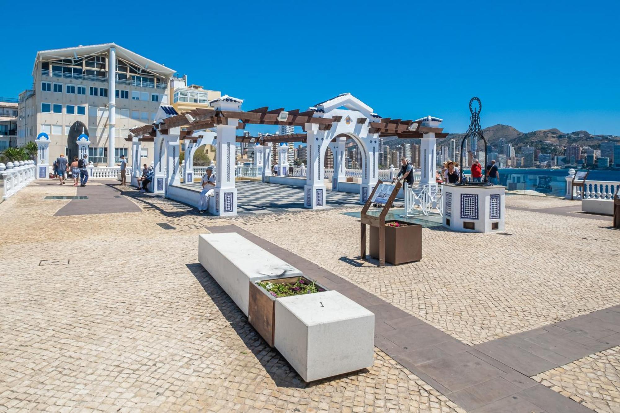 Apartamentos El Castell Benidorm Old-Town Exterior photo